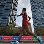 Men - 50 km - Una bella azione di marcia di Zhang Lin fra i grattacieli di Incheon