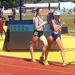 Girls 5.000 track walk: a group during the race