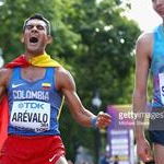 Men 20km - Eider Arevalo celebrates victory under the eyes of Shirobokov (photo by Getty Images)