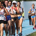 Girls race: leading group 