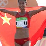 20 km women - Liu Hong celebrates victory (by Giancarlo Colombo per Fidal)