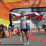 50 km - Matej Toth celebrates victory (by Giancarlo Colombo per Fidal)