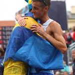 20km men - Fortunato congratulates Karlstrom