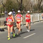 Women - 20 km - Followers of Lu Xiuzhi during the race