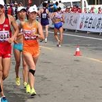 Men - Chen Ding mentre doppia alcune concorrenti della 20 km. donne