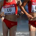 20 km Women - Lu Xiuzhi parla con Liu Hong nel corso deglutimmo giro (photo by Getty Images)