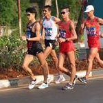 50km men: the leading pack shortly after past race